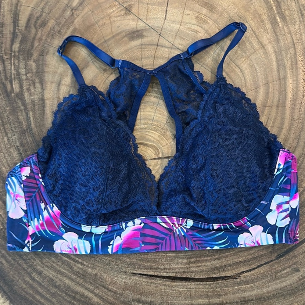 PINK Victoria’s Secret lightly lined bra